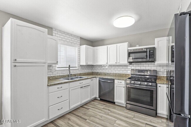 Building Photo - 729 Paseo Sereno Dr