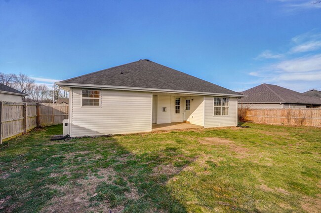 Building Photo - 3 Bedroom 2 Bathroom home in desirable Rog...