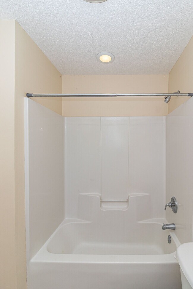 Building Photo - Stunning & Spacious Home in Walnut Hill! 4 Bedrooms | 4 Bathrooms w/ Lawn Care and Trash Service ...