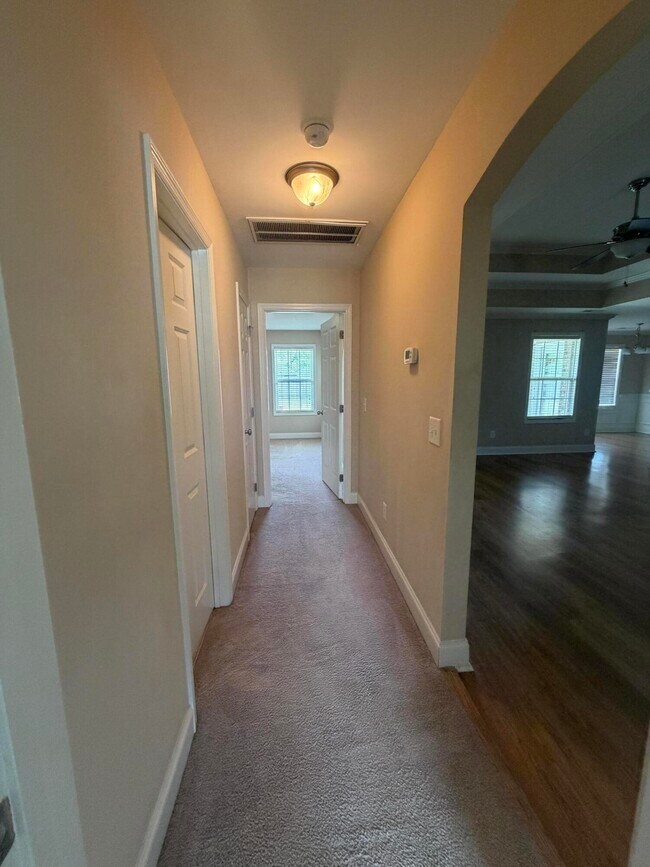 Building Photo - 2850 Foxcroft Cir