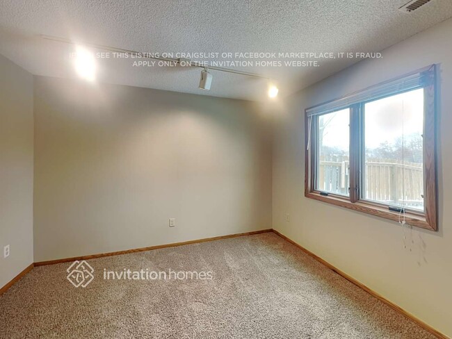Building Photo - 1370 Willow Creek Ln