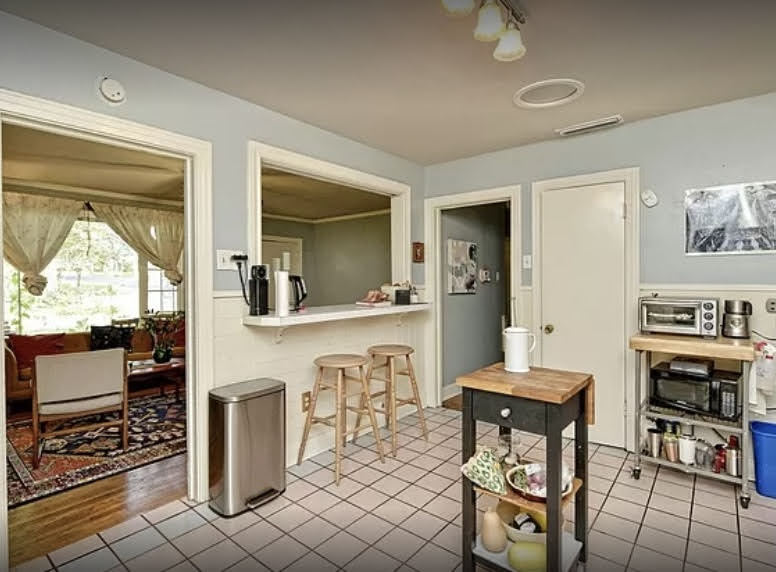 Unit A Pre-Reno Kitchen - 4000 Crescent Dr