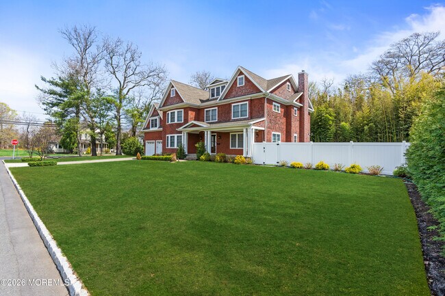 Building Photo - 558 Cedar Ave