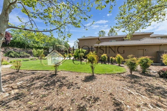 Building Photo - Beautiful Executive Home w/ Pool on 1/2 Ac...