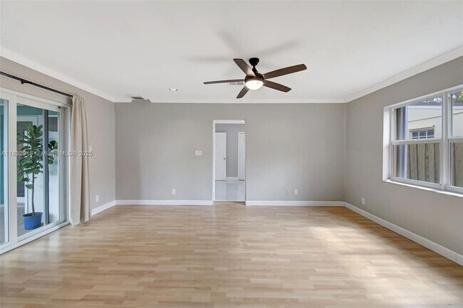 Building Photo - 320 NW 51st Ct
