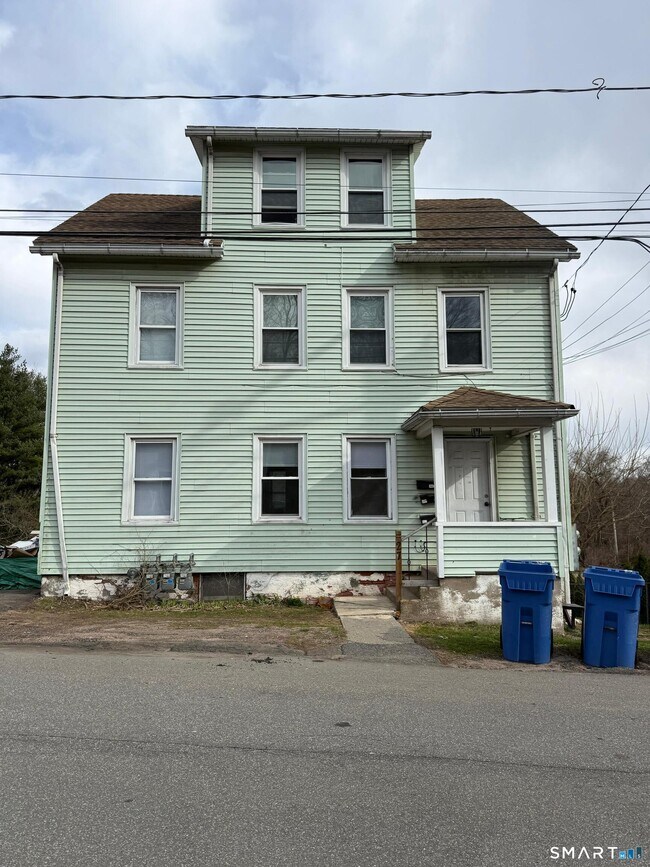 Building Photo - 27 Botsford St