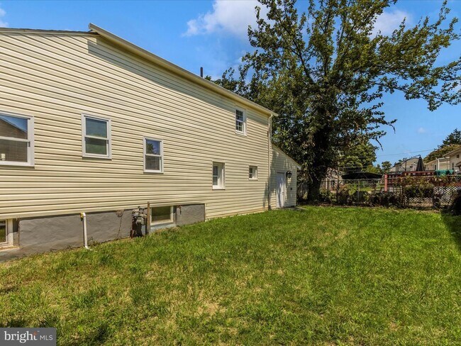 Building Photo - 903 Minna Ave