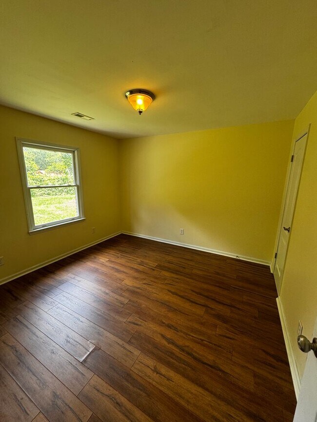Building Photo - 2115 Cameo Dr