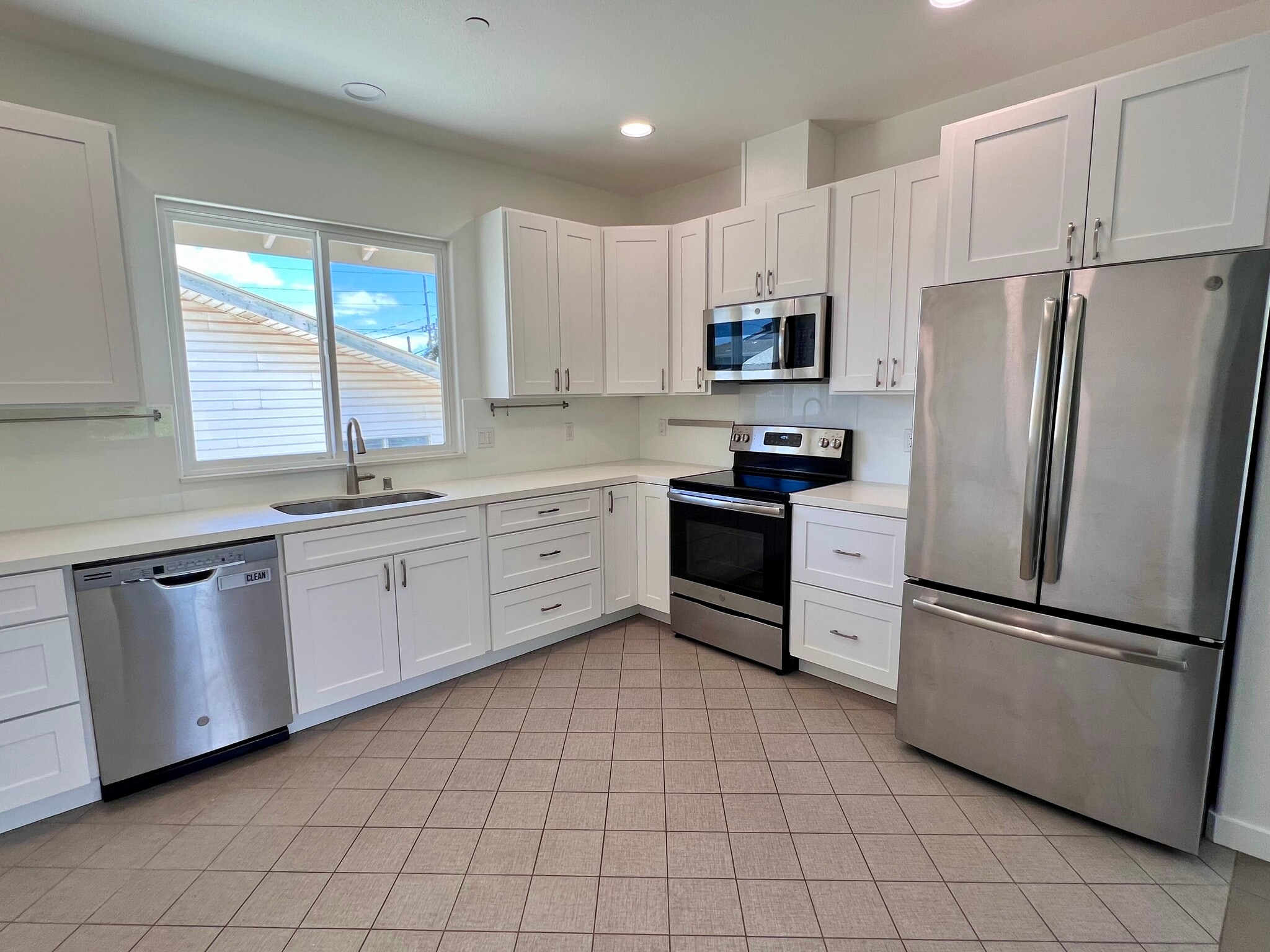 Building Photo - 1739 Lanakila Ave