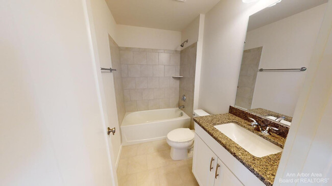 Building Photo - 2704 S Spurway Dr