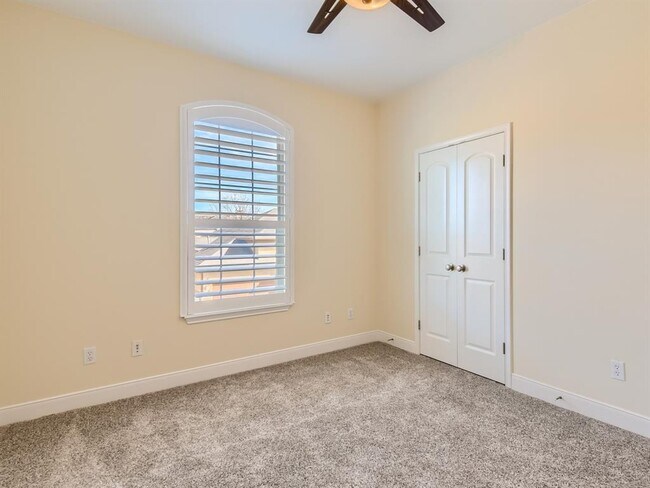 Building Photo - 2210 Onion Creek Pkwy