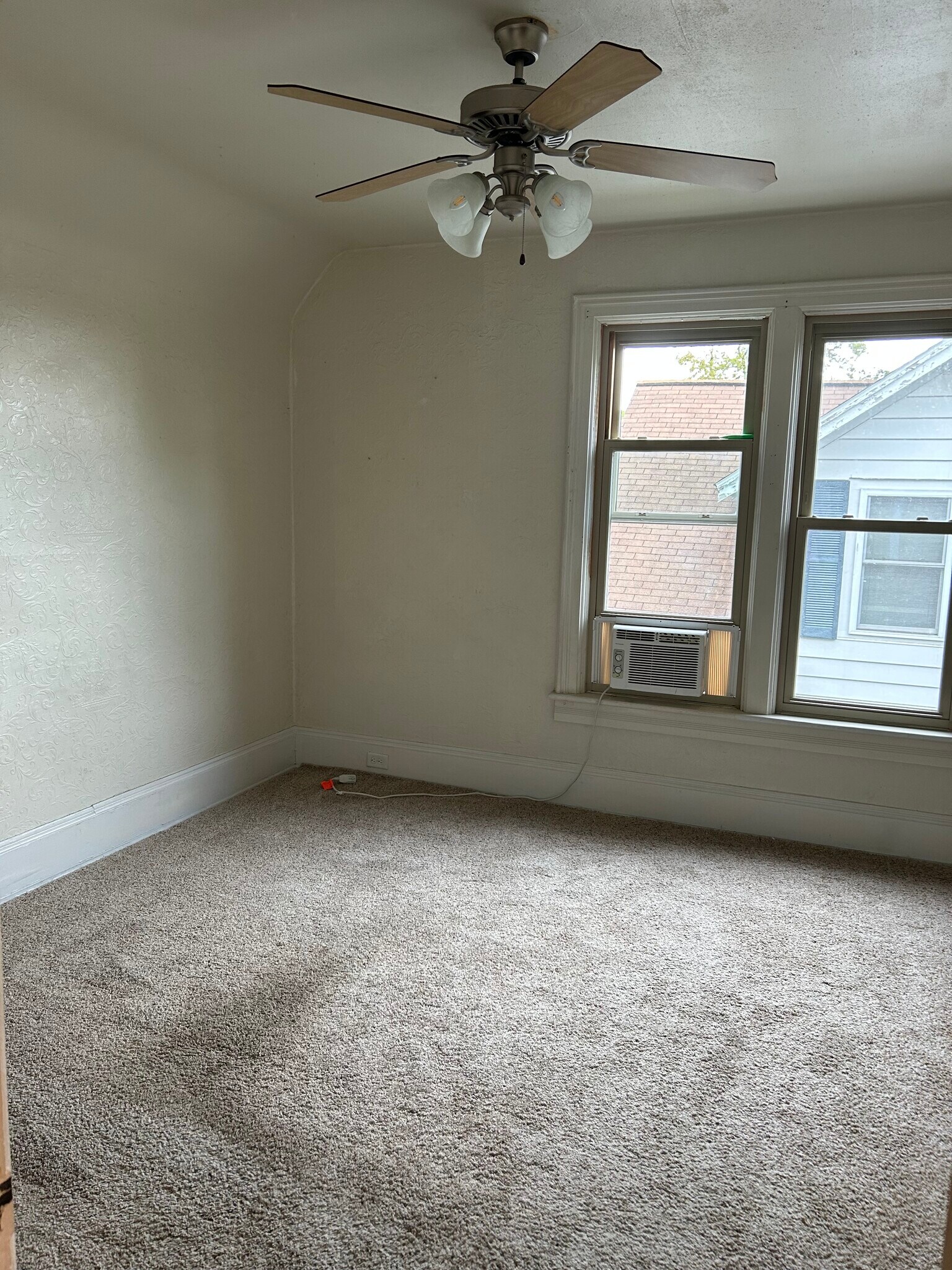 upstairs bed 2 - 417 Nicolet Blvd