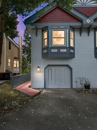 Building Photo - 3 Bed (private loft as 3rd BR) Downtown Breckenridge Living – Modern Comfort in a Historic Setting