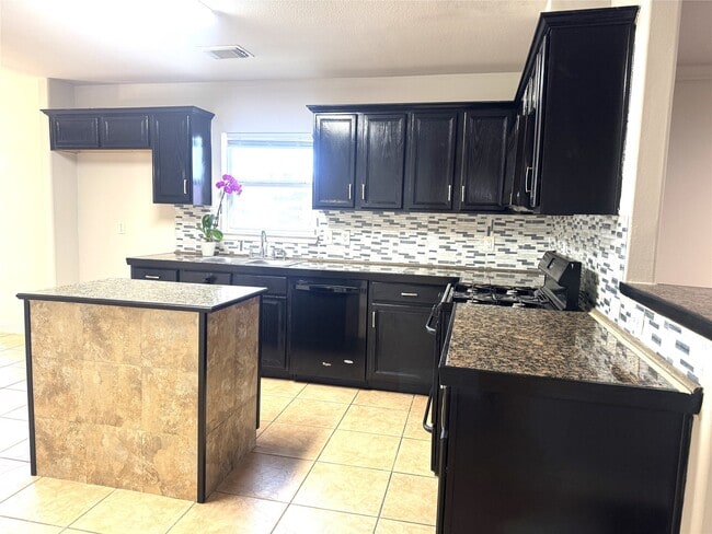 Building Photo - 8915 Canton Park Ln