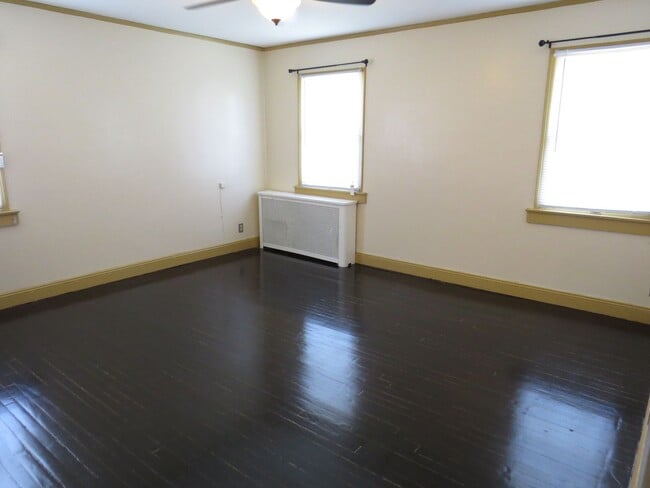 Building Photo - Totally Updated 3 Bed / 2.5 Bath