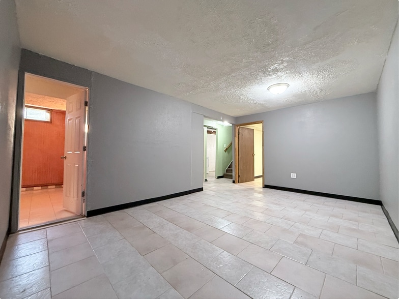 Building Photo - 5840 Monticello Dr