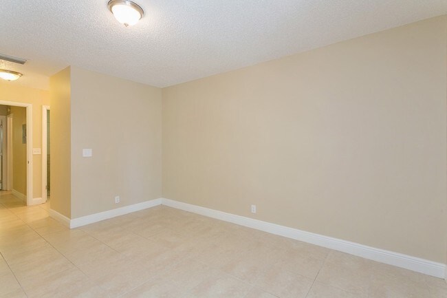 Building Photo - 265 Palmetto Ct