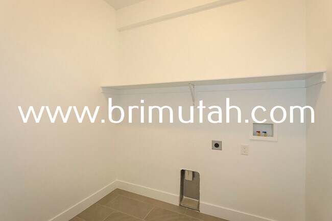 Building Photo - 9204 S. Holiday Bowl Court