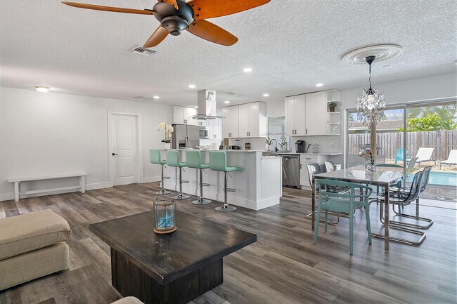 Building Photo - 3221 Spanish River Dr