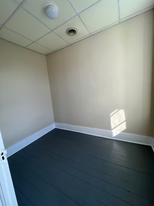 Building Photo - 82 Jersey Ave