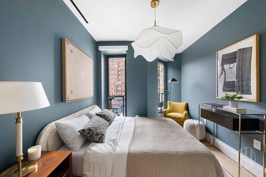 Building Photo - 164 W 74th St