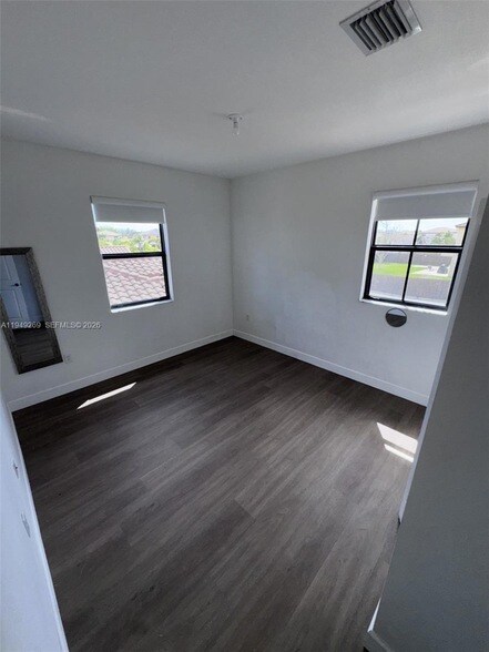 Building Photo - 157 NE 27th Terrace