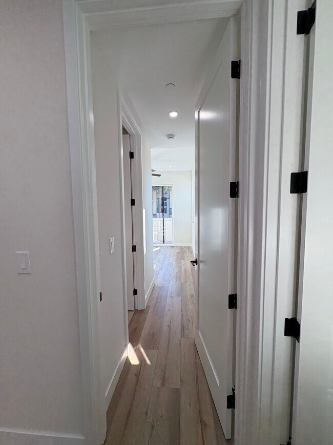 Building Photo - 258 Donax Ave