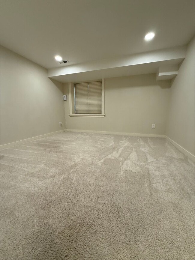 Building Photo - 3BR Tudor Home 1/2 Block from Greenlake!