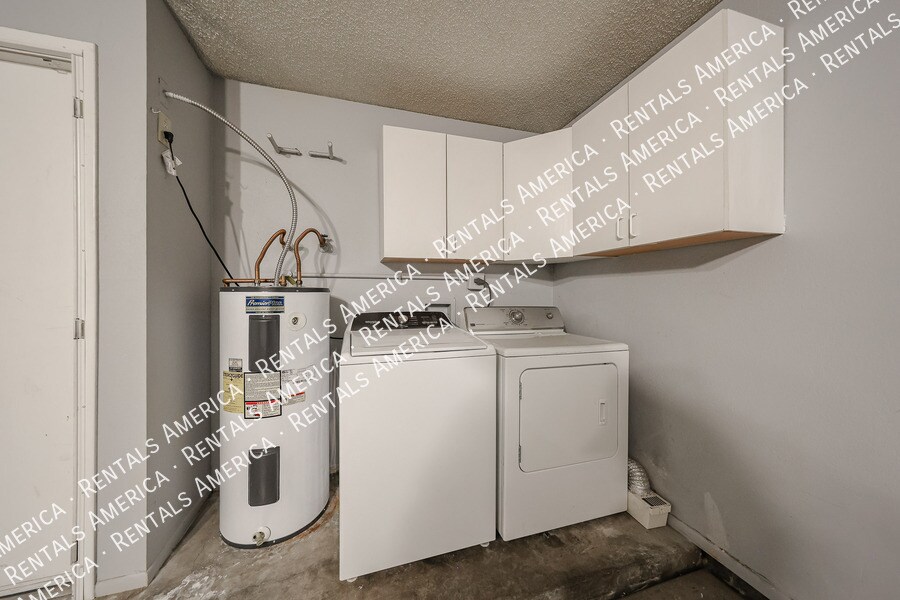 Building Photo - 4120 W Calavar Rd