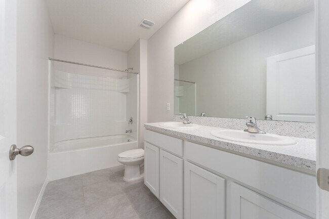 Building Photo - "Spacious 5-Bed Oasis located in SouthShore Bay!