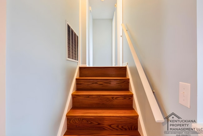 Building Photo - Newly Renovated Hillview Bi-Level! ASK US ABOUT OUR LONG-TERM LEASE SPECIAL TODAY!