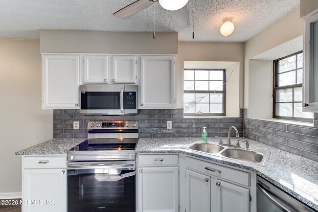 Building Photo - 4641 Yerkes St