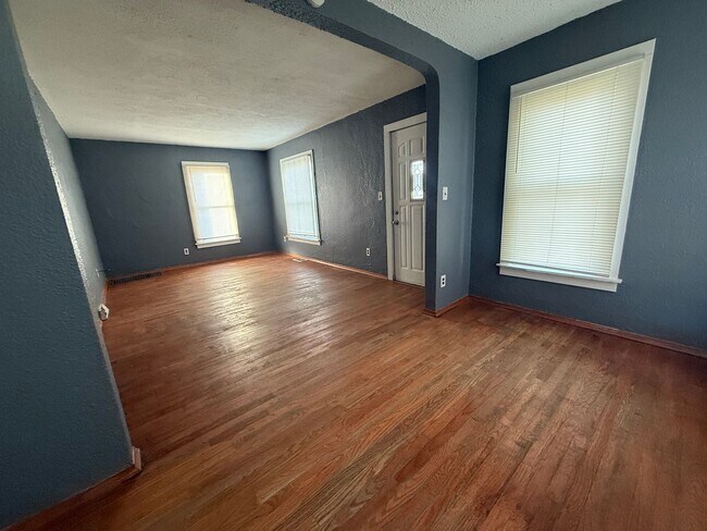 Building Photo - 2310 3rd St