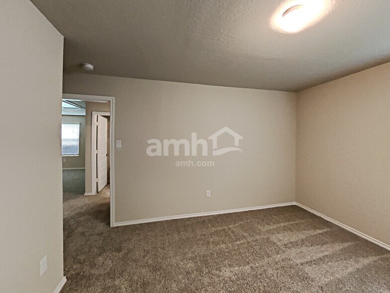 Building Photo - 719 Red Barn Bnd