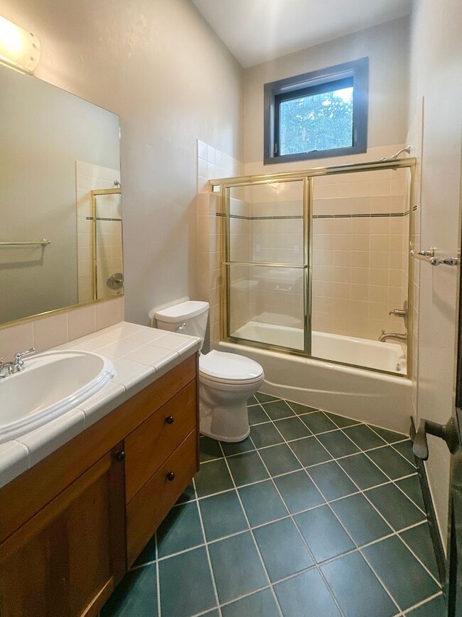 Building Photo - Views, Luxury, Space, Deck, Fireplaces, 4 ...