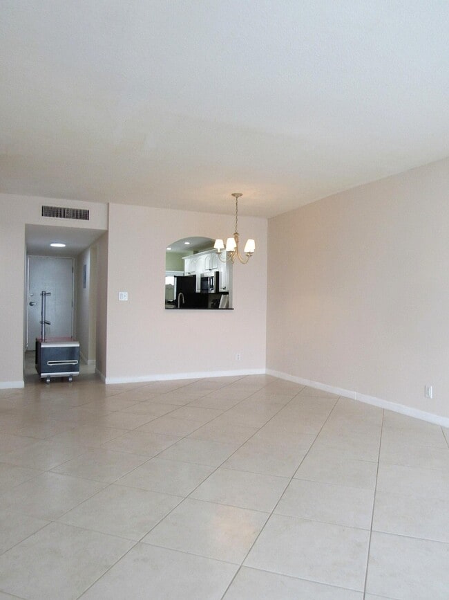 Building Photo - 3580 S Ocean Blvd