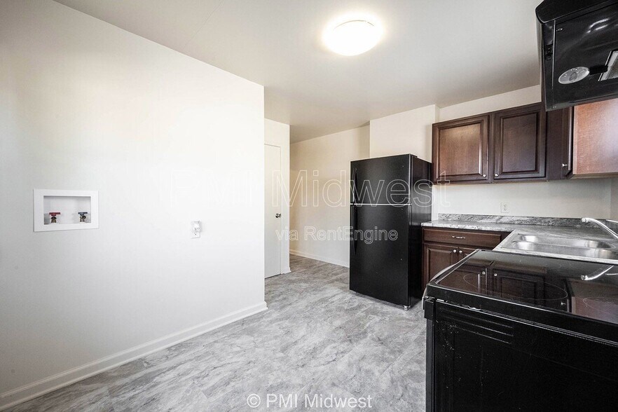 Building Photo - 264 N Holmes Ave