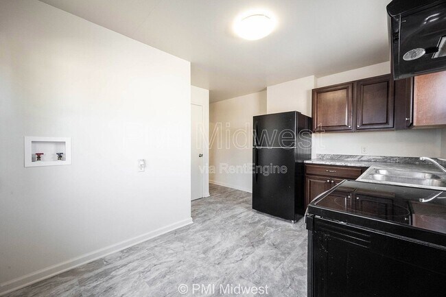 Building Photo - 264 N Holmes Ave