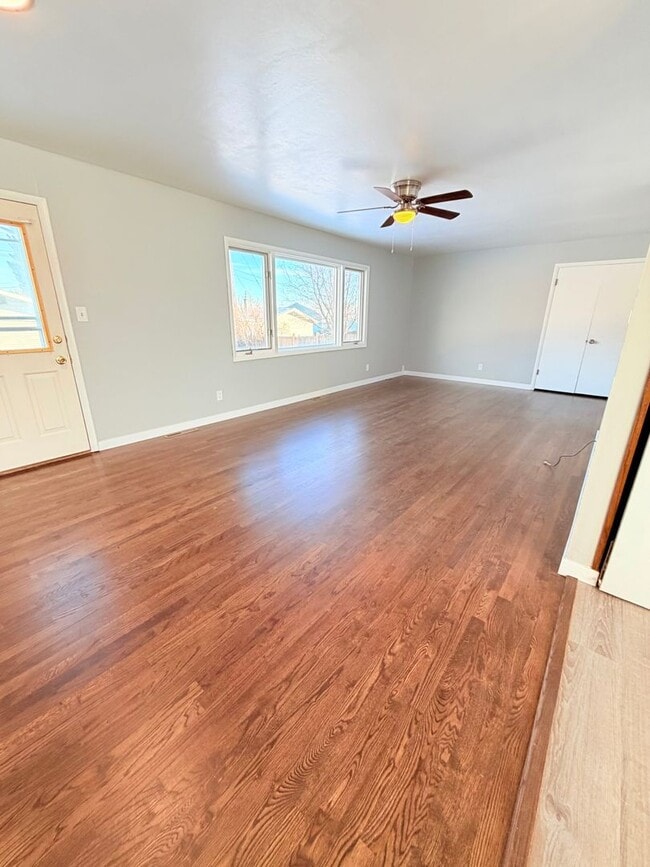 Building Photo - Beautiful Home 3 bed 2.0 baths