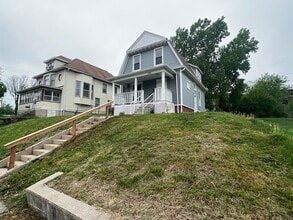 Building Photo - 3 BR House available in June