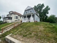 Building Photo - 3 BR House available in June