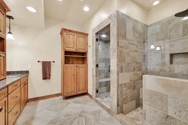 Building Photo - 3573 N Elkview Dr