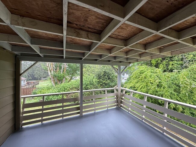 Building Photo - Spacious 3 bed 1 bath Edmonds Home on Large Private Lot! $2850/mo.