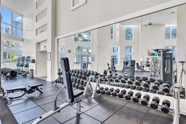 Building Photo - 1900 N Bayshore Dr