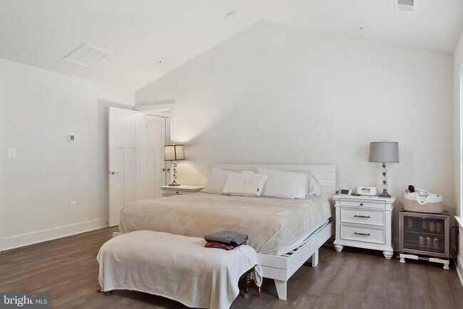 Building Photo - 937 Marzoff Rd