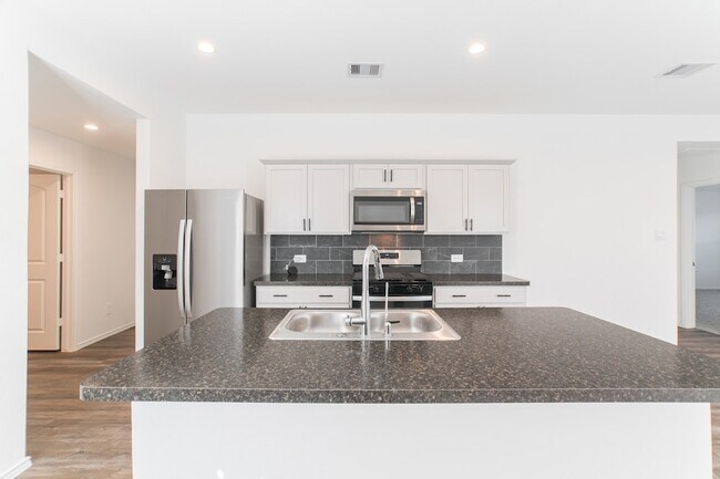 Building Photo - 24314 Pebble Cres Ln