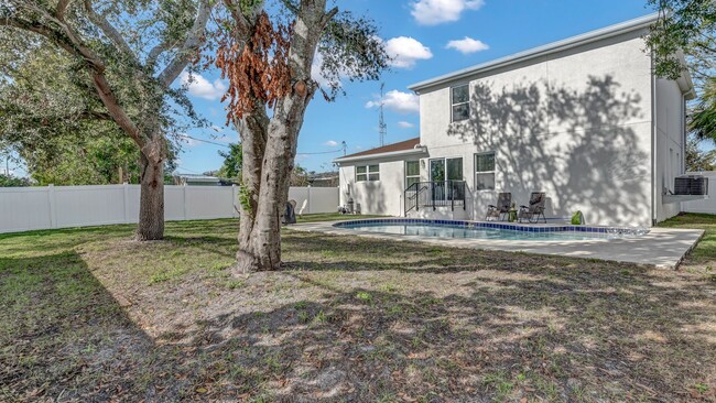 Building Photo - Gorgeous, Like-New Pool Home!