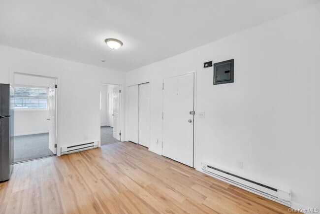 Building Photo - 1550 Montauk Hwy