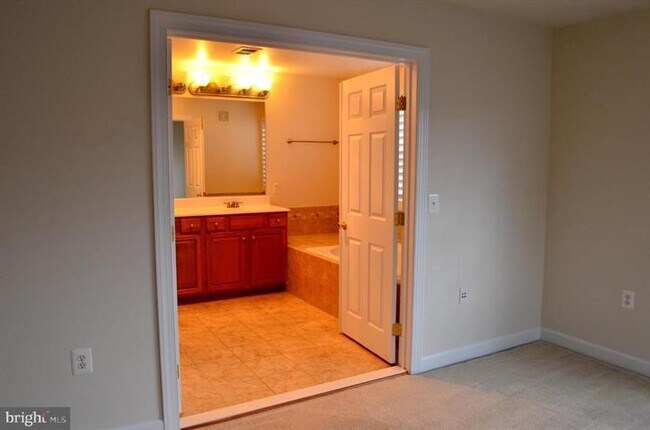 Building Photo - 13626 Venturi Ln