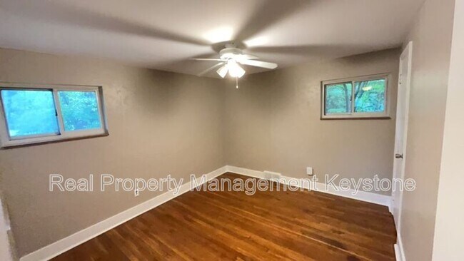 Building Photo - 806 N Margaretta St